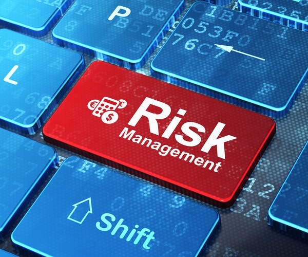 Pimco's Ivascyn: Time to Cut Risk in 'Fragile Situation' 