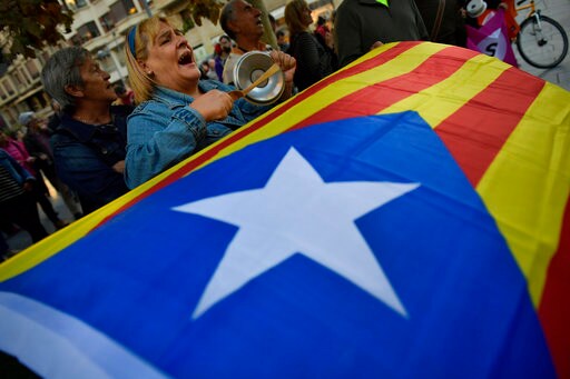 Thousands Demand Spanish, Catalan Leaders to Negotiate