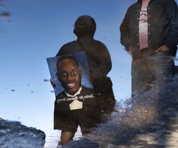 US Indicts 3 on Hate Crime Charges in Death of Ahmaud Arbery