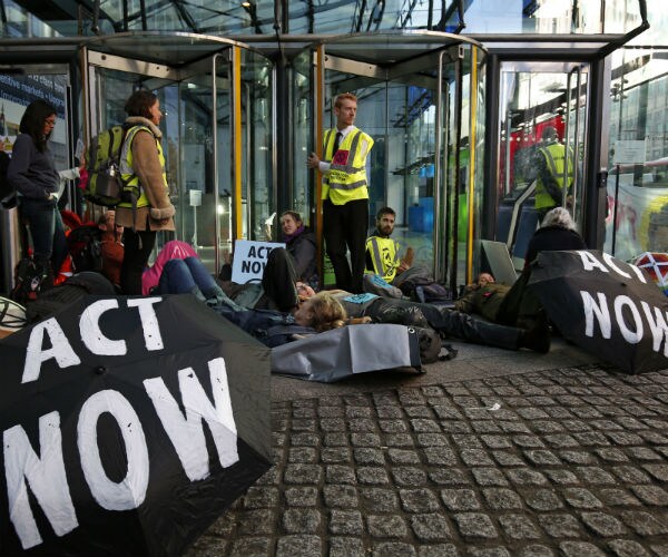 UK Halts Fracking Ahead of Election; Some Want Permanent Ban