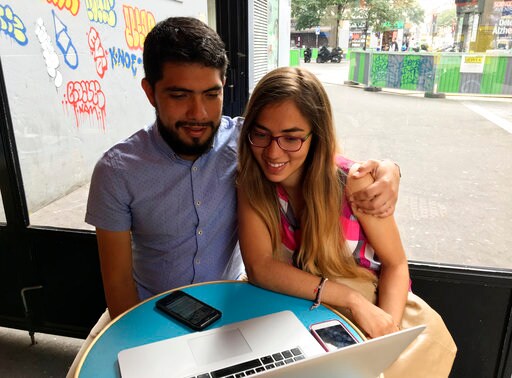 Man Who Proposed to Girlfriend before Pope Visits Paris