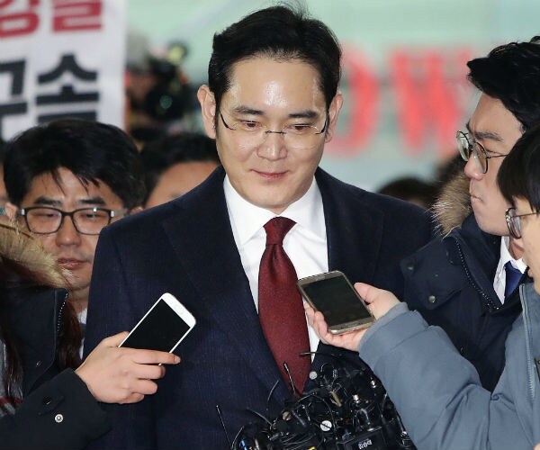 South Korea Seeks Arrest of Samsung Scion in Graft Scandal