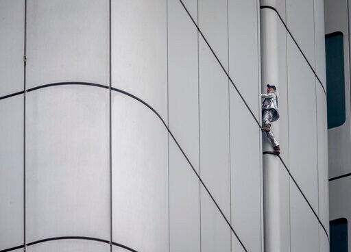 French 'Spiderman' Climbs Frankfurt Skyscraper, Faces Fine