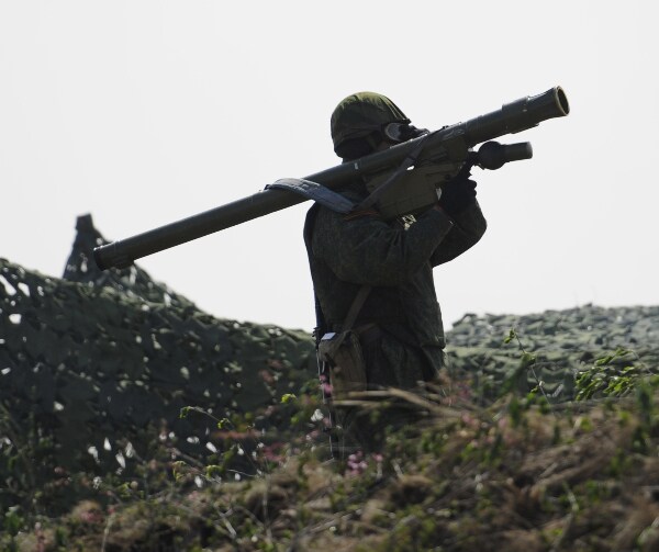 US, NATO Rushing Shoulder-Fired Missiles to Ukraine, but Not Without Risks