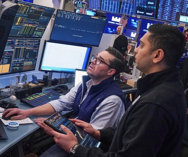 Stocks Slump, Oil Jumps on Worries About Possible War