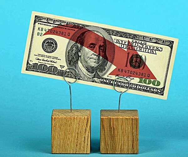 Experts Skeptical as Trump Bets on Fed Cuts to Weaken Dollar