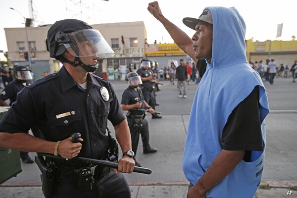 LA Zimmerman Protesters Raid Walmart, Attack Pedestrians