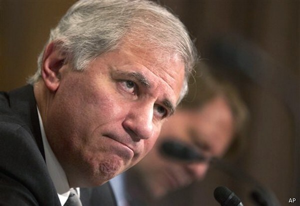 FDIC’s Gruenberg Warns Banks on Cuts That Gave Record Profit