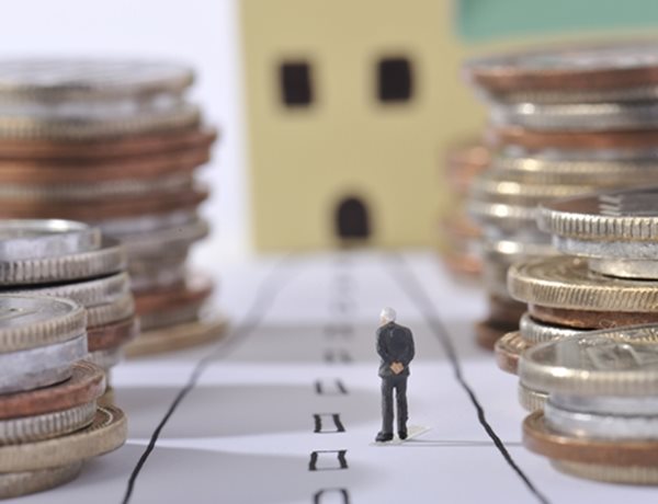 S&P 500 Earnings to Post First Decline Since 2008