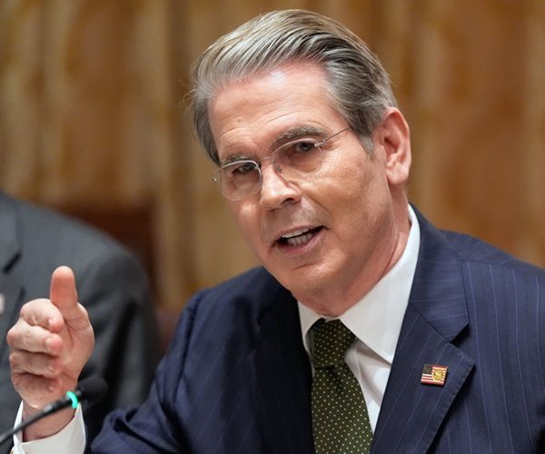 Bessent to Trump: Powell Probe Could Rattle Markets