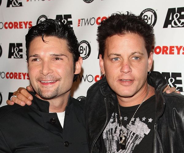 Star to Name Hollywood Child Molesters in Livestream 