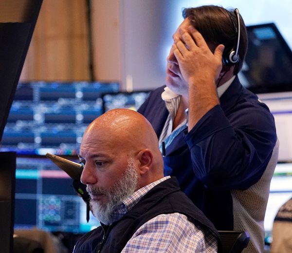 US Economic Fears Propel Investors Into Safe Havens