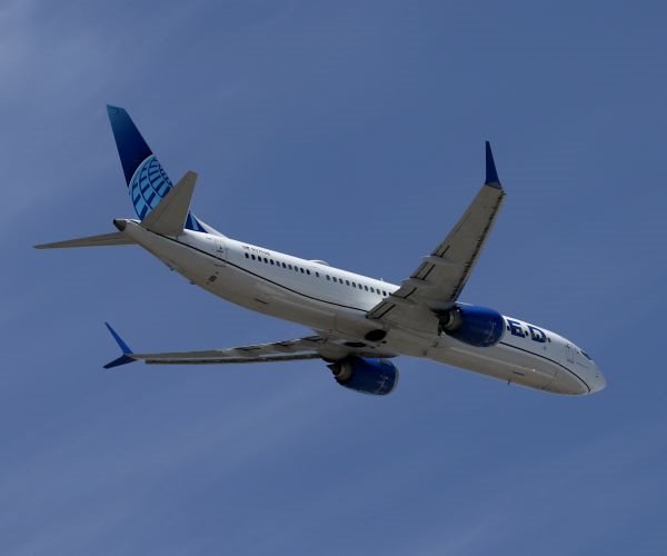 Missed Inspections Ground 25 United Airlines Planes