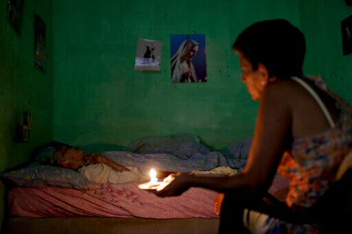 Venezuelans Search for Water as New Blackouts Hit Nationwide
