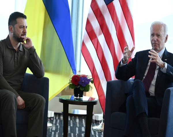 Ukraine Denies Fall of Bakhmut, Says Advancing in Suburbs