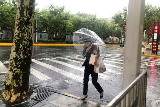 Typhoon Dumps Rain on Shanghai, Leaves Roads Waterlogged