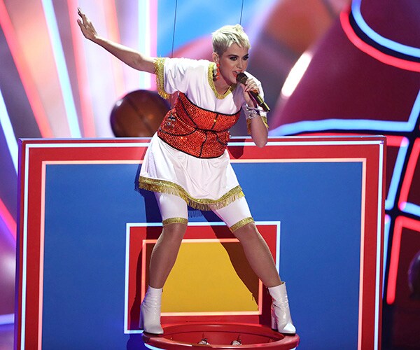 Katy Perry Gets Stuck on Mid-Air Prop During Nashville Concert