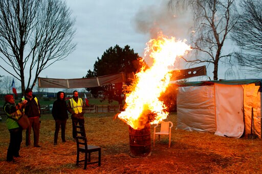 Yellow Vest Protesters Continue Their Roundabout Fight