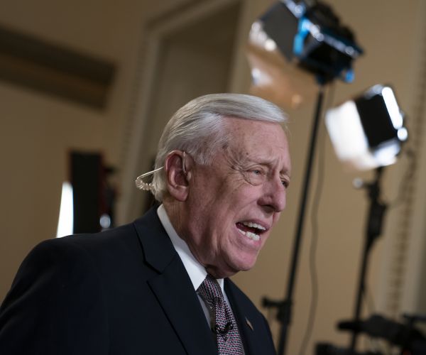 Hoyer: Trump 'Acting Like a Man Cornered'