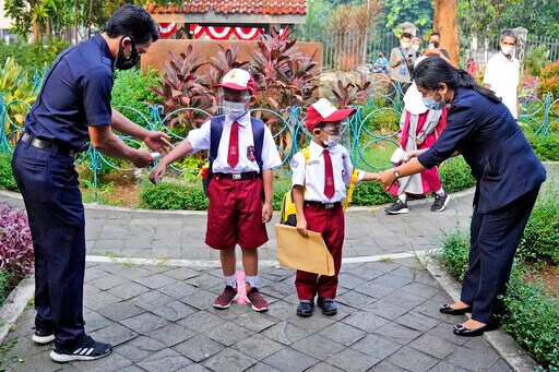 Some Indonesian Students Return to Schools, at a Distance