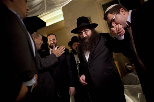 Israeli Celebrity Rabbi Goes to Prison for Bribery