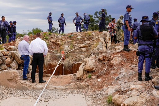 South African Government Seeks Experts' Help to Bring Illegal Miners to the Surface