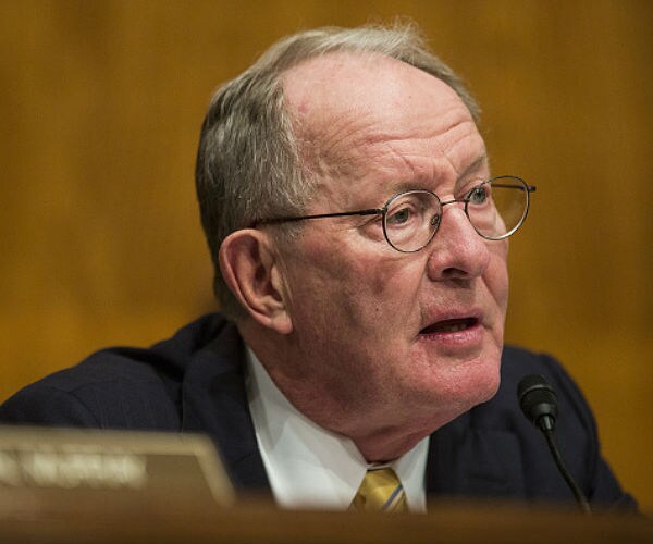 Lamar Alexander: Moore's Accusations Need to 'Be Resolved'