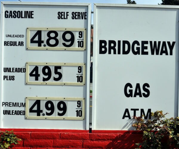 California 'Mobility Tax' Will Penalize Drivers Using Fossil Fuels 