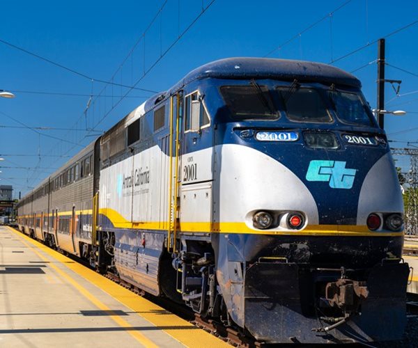 Buses, Trains See Resurgence Amid US Air Travel Chaos