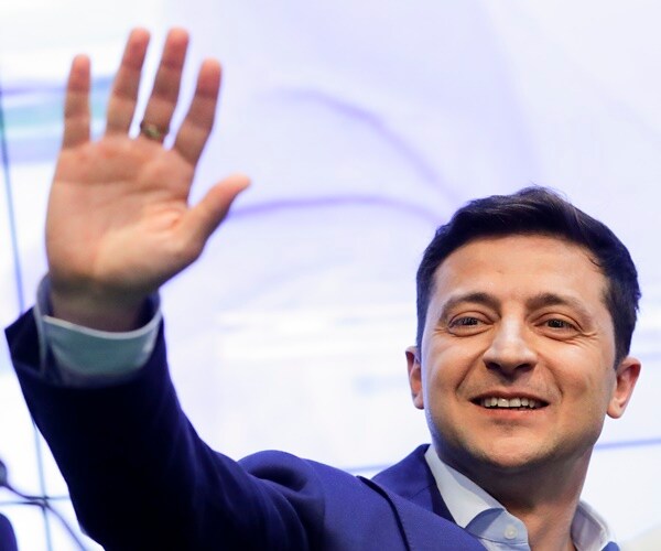 Russia Tests Ukraine's New President with Passports for Breakaway Regions