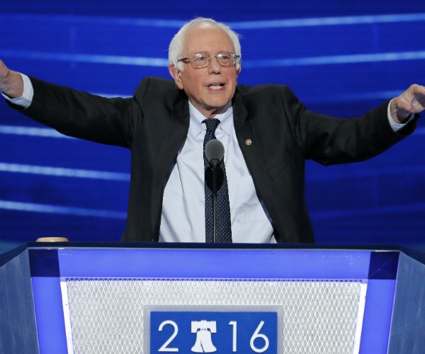 Bernie Sanders: Trump Trying to Jail Hillary Would Be Act of a 'Dictatorship'