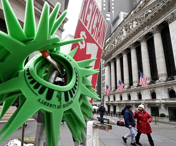 S&P 500 Inches Higher With Focus on Jobs