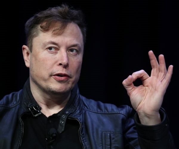 Musk Installs Beds at Twitter HQ