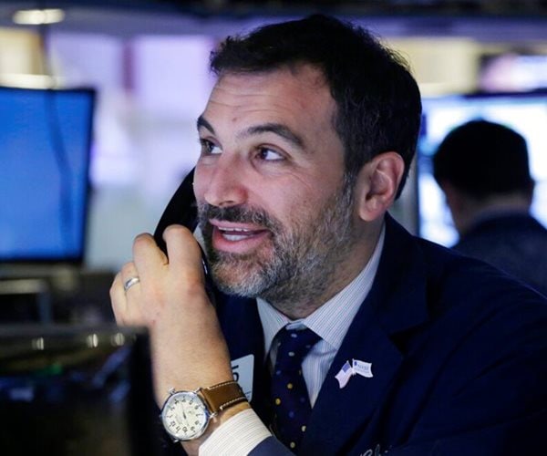 Futures Soar 1% on De-Escalation Hopes, Monthly Losses Near