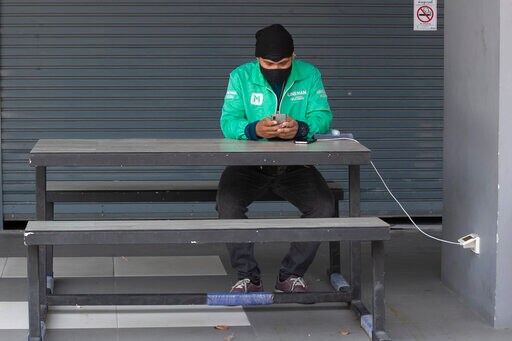 Grounded Thai Airline Staff, Hit by Pay Cuts, Work side Gigs