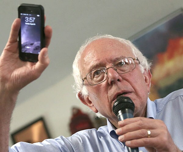 Presidential Hopefuls Turn to Texting on the Campaign Trail