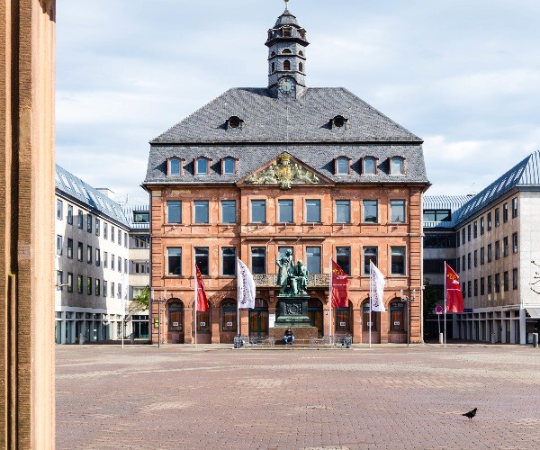 Police Say 8 Dead in Shootings Near Frankfurt, Germany