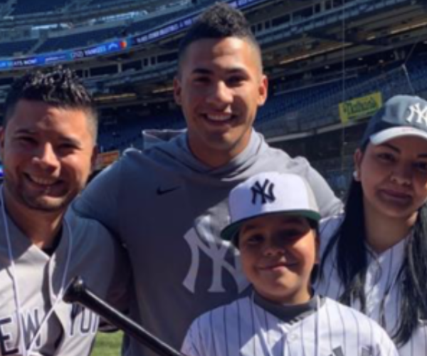 new york yankees second baseman gleyber Torres at center