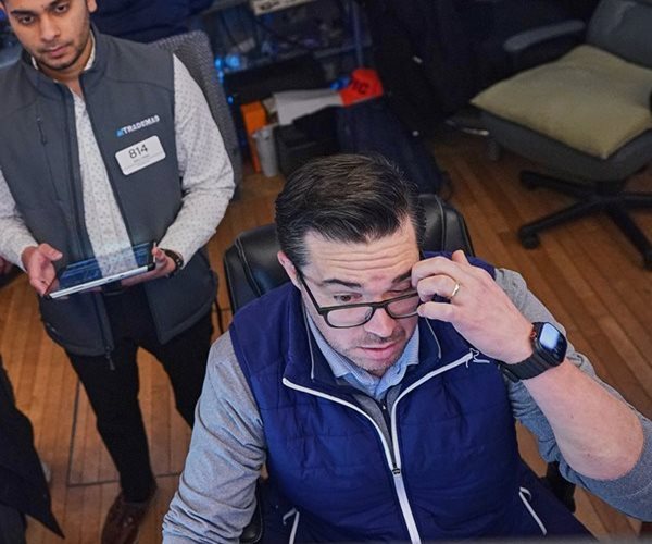 S&P 500, Nasdaq Futures Rise on Iran Talk Hopes