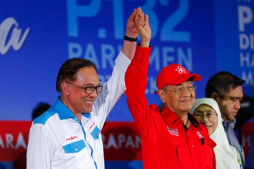 Malaysian PM Rallies for Successor and Former Foe Anwar