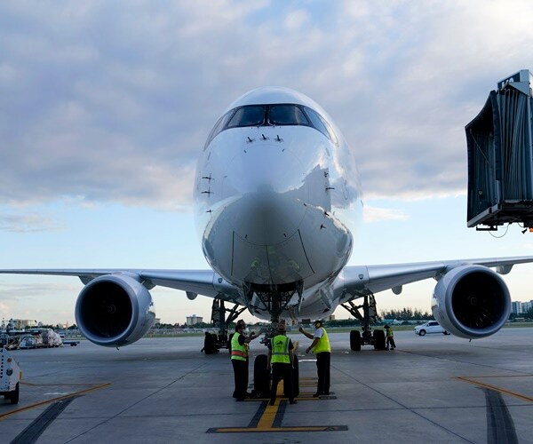 Guatemalan Stowaway Survives Flight to Miami Hidden in Plane's Landing Gear