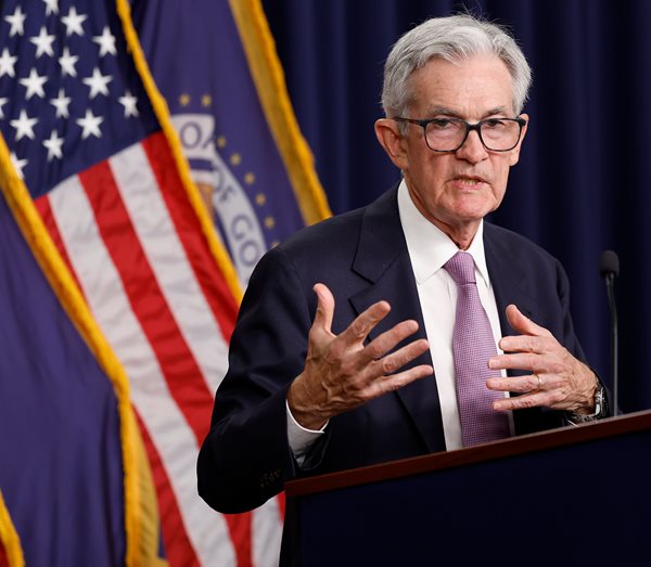 Fed Sees No 'Hurry' to Cut Rates, Powell Says