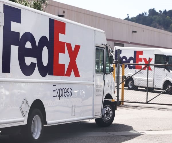 FedEx Warns of Global Recession, Shares Drop 16%