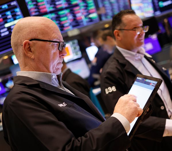 Wall Street Ends Slightly Down After 5-Day Streak