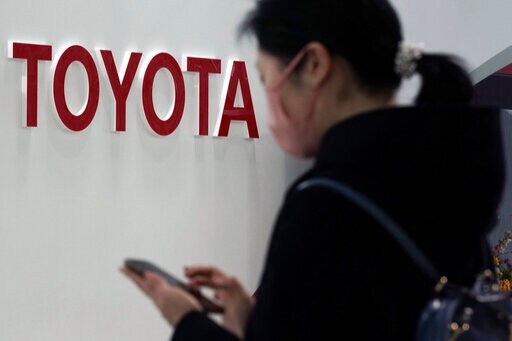 Toyota's Profit Plunges as Pandemic Halves Vehicle Sales