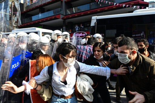 Turkey: Officers Disperse Anti-police Brutality Protest