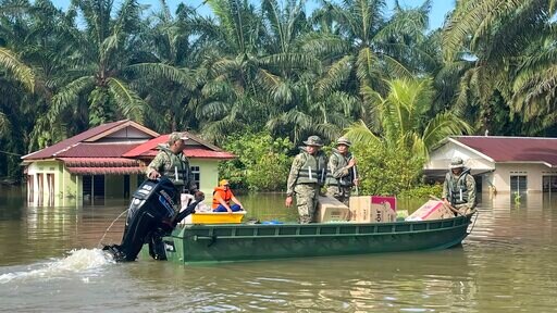 5th Body Found in Malaysia Floods; over 40,000 Displaced