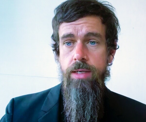 Twitter CEO Mocks Yes-No Questions With Poll