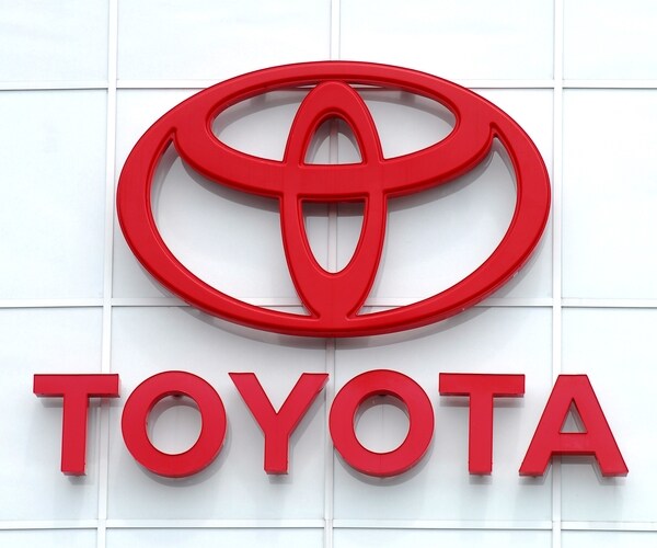 Toyota to Test Self-Driving, Talking Cars by About 2020