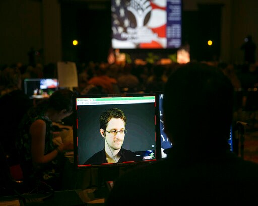 Snowden and His Wife Seek to be Russian-US Dual Nationals